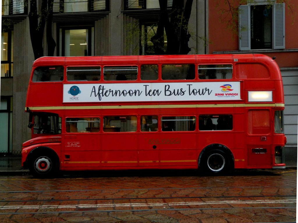 Afternoon Tea Bus Tour A Milano Con Neiade Viaggi Nel Tempo