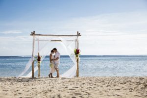 Matrimonio sulla spiaggia Outrigger resort